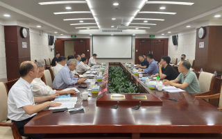 同咨科技 上海市决策咨询委员会举行座谈 李强为新一届委员颁聘书：要突出前瞻性保持独立性强化操作性 提供前沿视角和对策